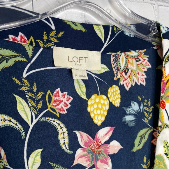 LOFT FLORAL WRAP BLOUSE Size M - Picture 5 of 9
